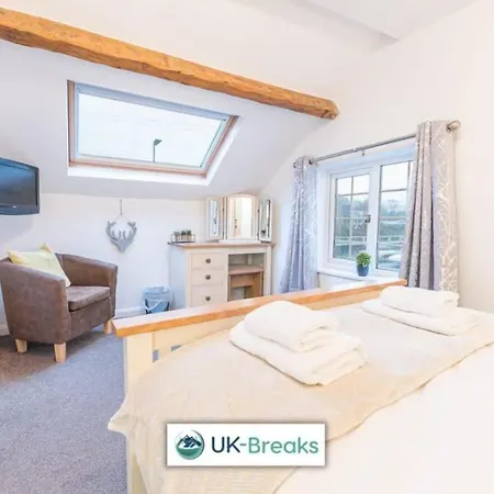 Traditional 17th Century With Free Parking Keswick (Cumbria)