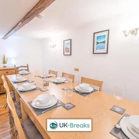 Traditional 17th Century With Free Parking Keswick (Cumbria)